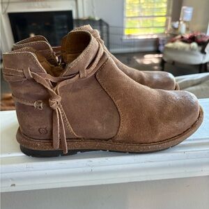 BORN Tarkiln Brown Suede Leather Size Zip Ankle Boots SIZE 7.5M